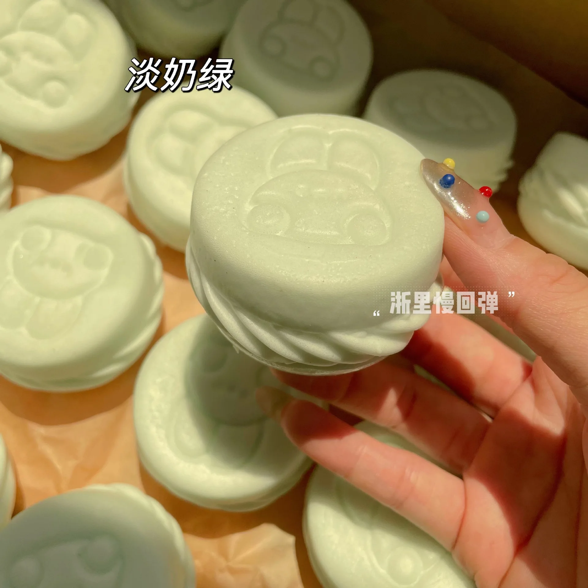 Macarrones suaves y húmedos para niños y adultos, juguetes para apretar de rebote lento de PU, alivio del estrés, ventilación, pastel, juguetes blandos