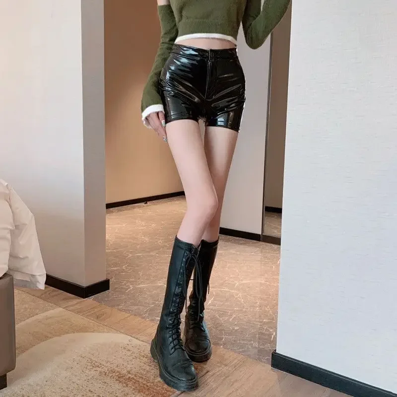 Pantaloncini neri a vita alta da donna Club Wear Chic Fashion Summer Sexy Ladies Minimalista Skinny Casual Hotsweet Temperamento tutto-fiammifero