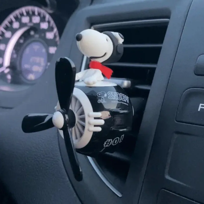 Exquisite Anime Snoopy Niedliche Fahrzeugmontierte Aromatherapie Kreative Auto-Accessoires Geschenke für Männer und Frauen – Detail 2