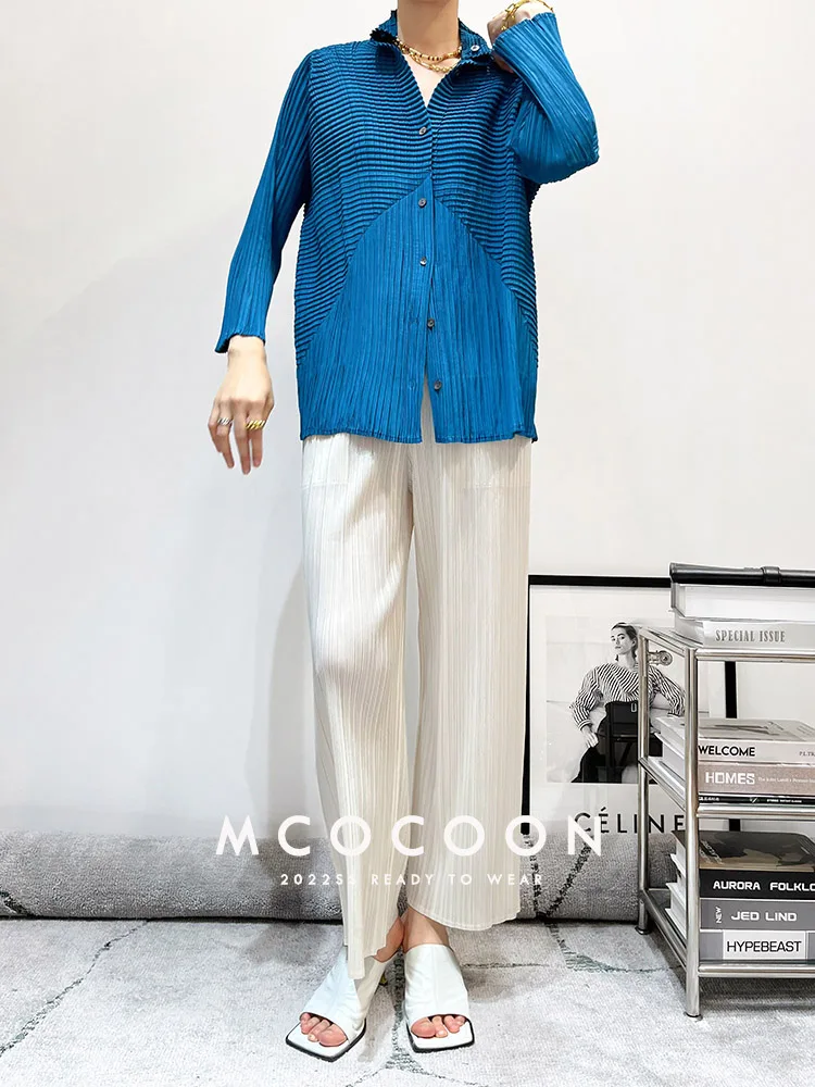 Miyake Plissierter Einreihiger Hemdmantel mit Stehkragen, Langarm-Cardigan, Designer-Luxuskleidung – Detail 18