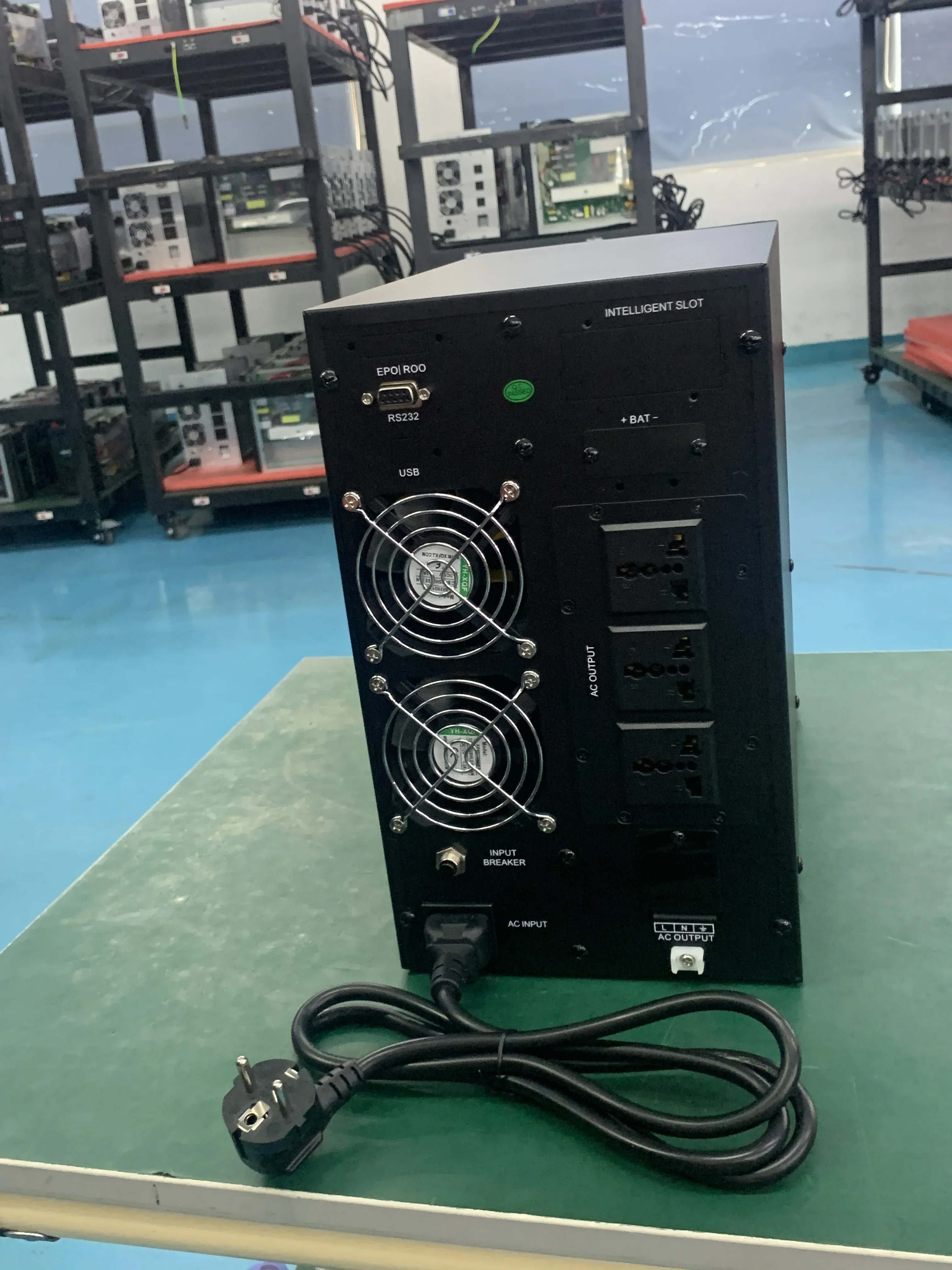 UPS Online 3KVA 2.7KW Frekuensi Tinggi Dengan Layar LCD Untuk Catu Daya Stabil 220V/110V Untuk Penggunaan Rumah dan Kantor