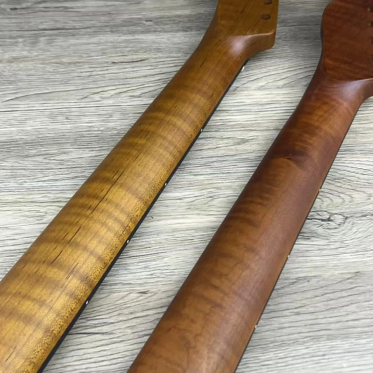 Гриф для гитары из жареного клена TL |   Накладка грифа из палисандра, 22 лада |   Матовая отделка |   Каблук 56 мм в масштабе 25,5 дюйма