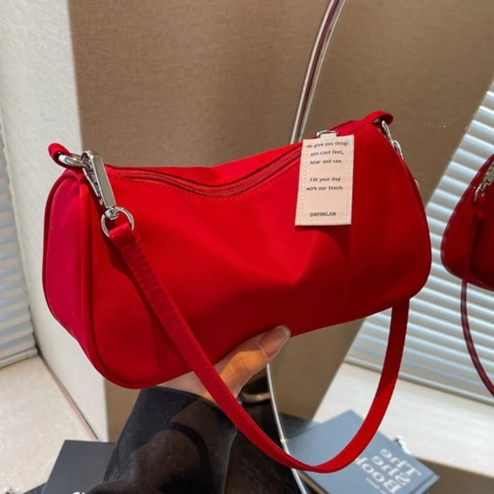 

High-end One-shoulder Portable Underarm Bag, Niche Design Simple and Versatile Commuter Shopping Bag