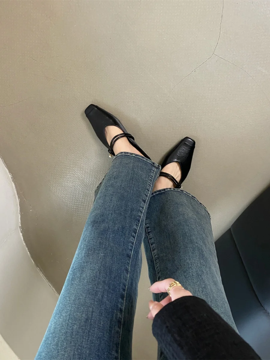 صندل ماري جين بكعب منخفض فضي للنساء، أحذية صيفية مريحة للارتداء الخارجي، أحذية انزلاقية برأس مربع وكعب مسطح، صندل على الطراز ...