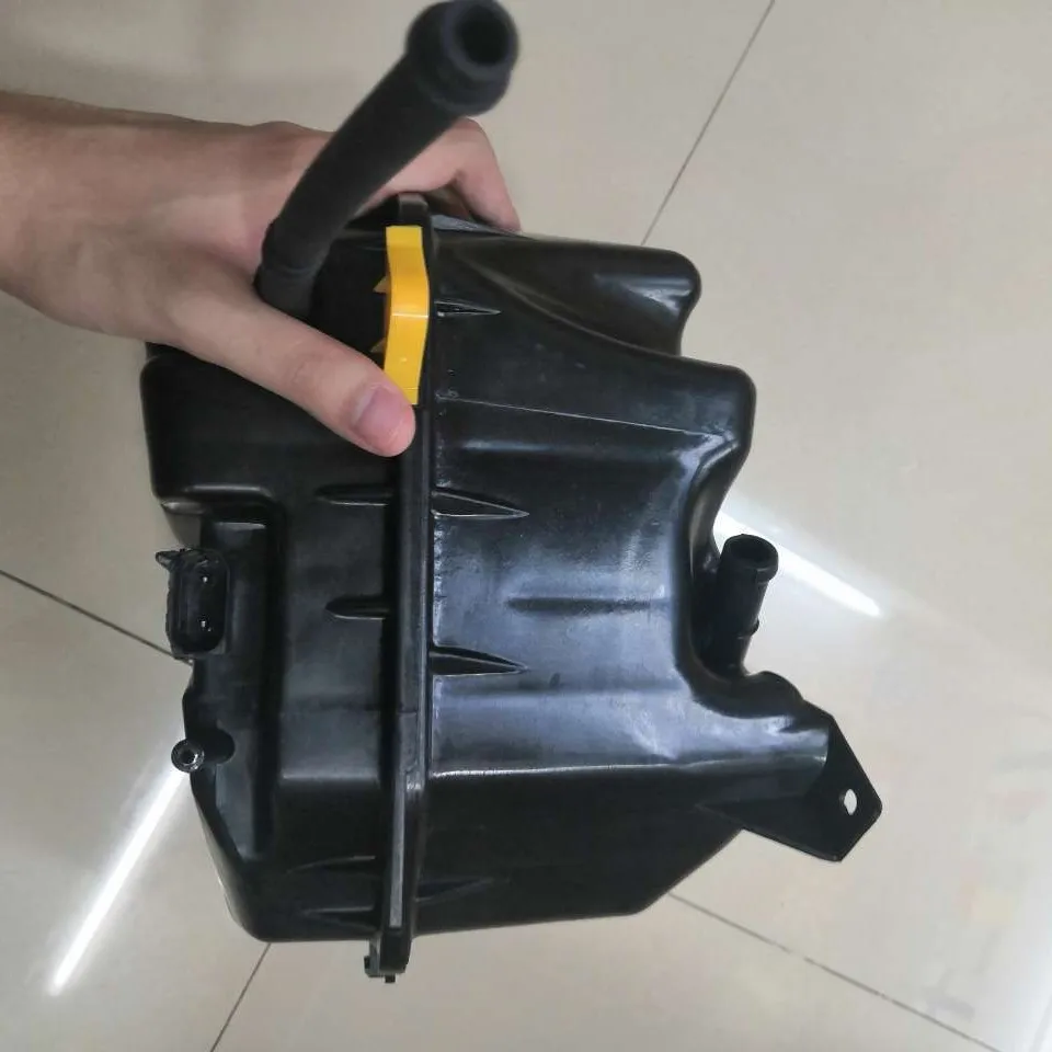 Suitable for Automotive Parts, Engine Radiator, Coolant Recovery Expansion Tank  7L0121407E