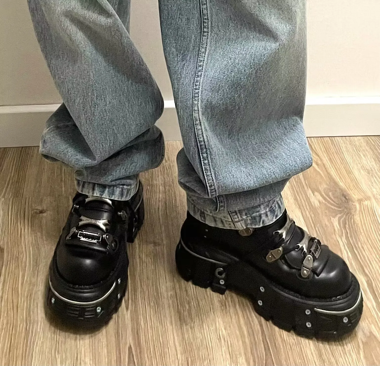 2026 Men's Retro Spanish Tank Sole Metal High-top Cowhide Platform Small Leather Dark Punk Muffin Sole Single Shoes