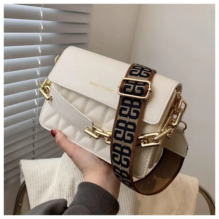 

2025 Womens Chain Strap Square Bag Textured Shoulder Crossbody Purse Embroidered Ins Fashion Handbag for Daily Use