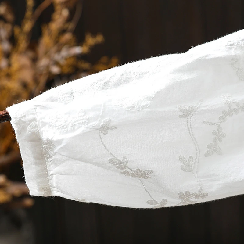 여성 긴팔 흰색 셔츠 신상품 2025 가을 빈티지 스타일 O넥 플로럴 자수 여성 캐주얼 탑 셔츠 T758