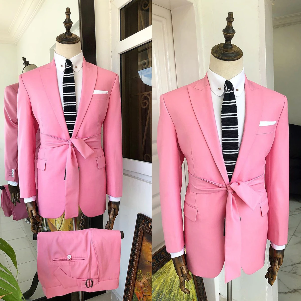 

Handsome Pink Men Wedding Tuxedos 2 Pieces Peaked Lapel Groom Wear Birthday Party Fashion Show Pants Suits