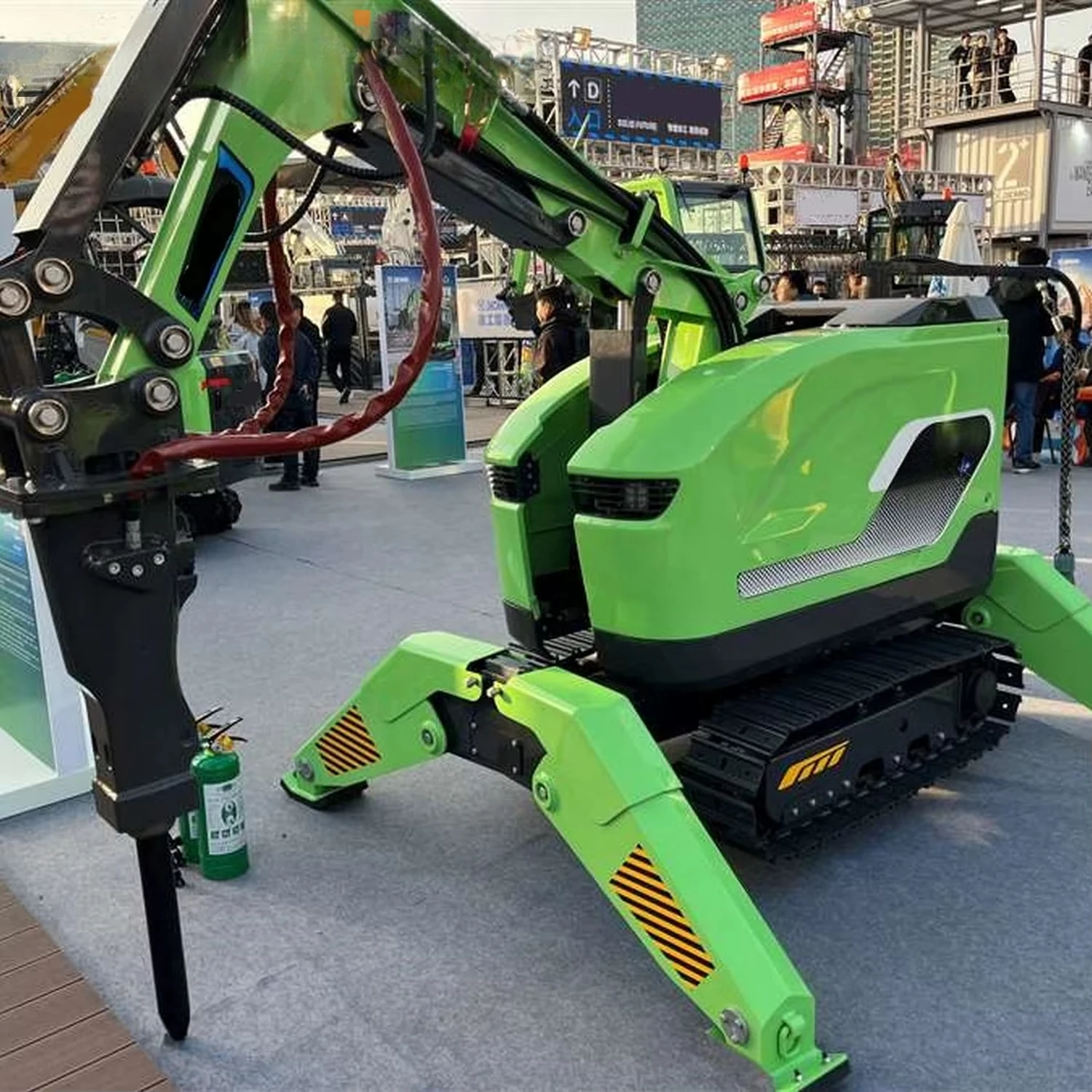 Diesel Remote Control Industrial Crawler Demolition Machine Hydraulic Breaker With Stabilizing Outriggers And Camera System