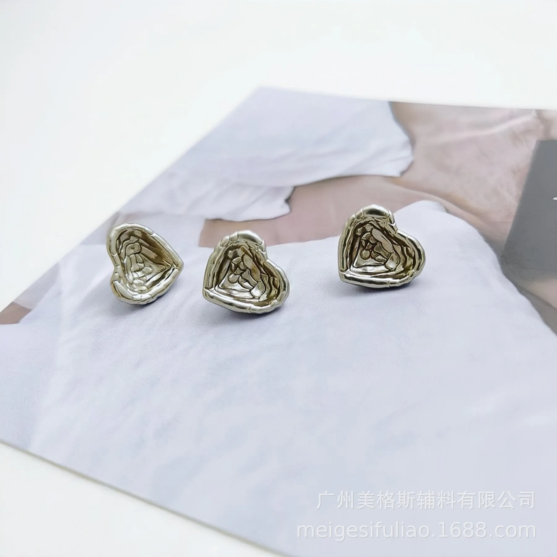 

Fashion Trendy Heart Metal Buttons, Alloy Hand-Sew Fasteners for Shirt Cuff Decoration