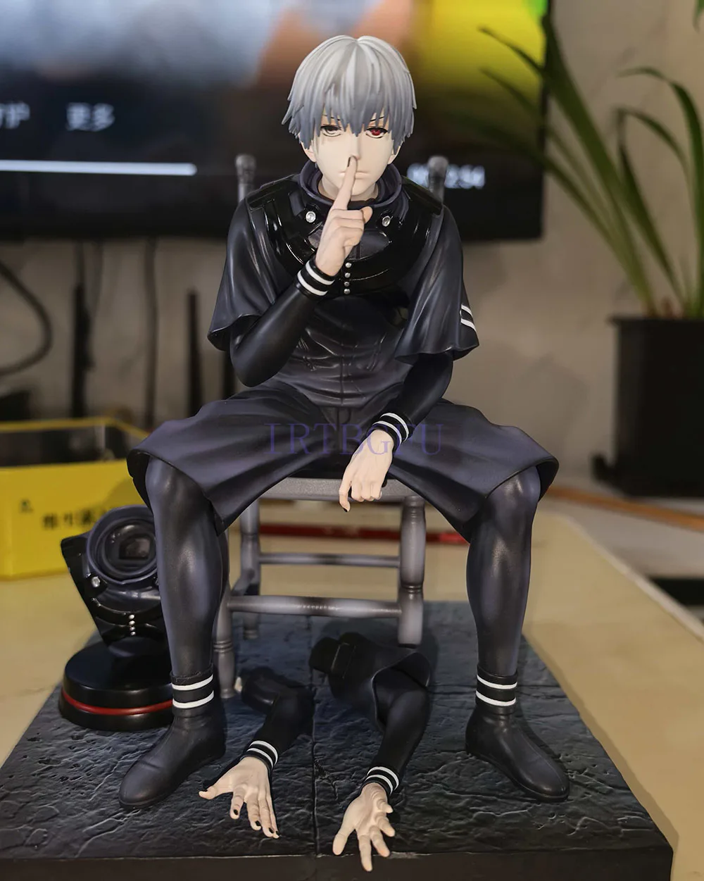 18cm GK 東京喰種 金木研 椅子付き BW 座り姿勢 フィギュア 中国アニメ