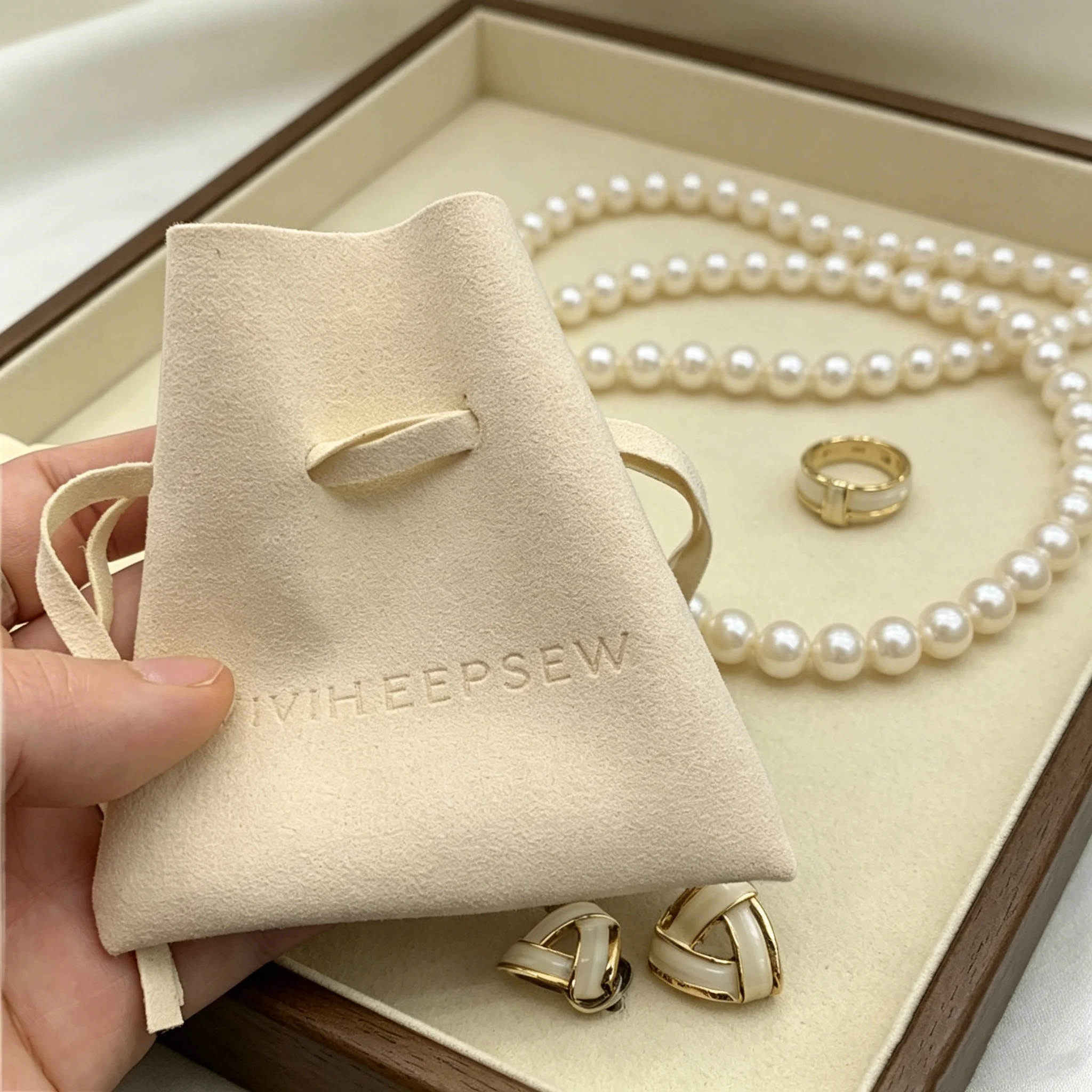 

SheepSew 50pcs New Arrival Microfiber Drawstring Wedding Gift Packing Bag Custom Embossing Logo Earrings Ring Packaging Dust Pou