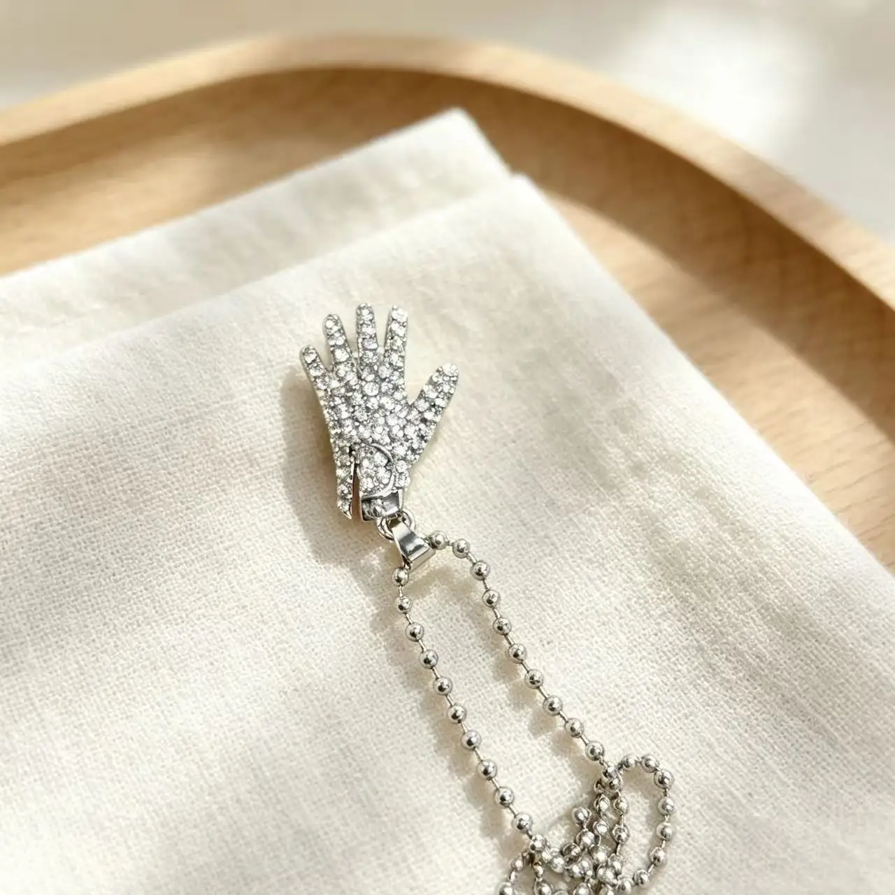 Full Diamond Michael Jackson Gloves Necklace Men's and Women's Same Niche Jewelry Unique Personality Palm Clavicle Chain Gift - view 2