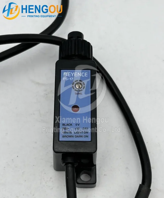 Keyence FS-17 Digital Fiber Optic Sensor, Amplifier NPN, 24V