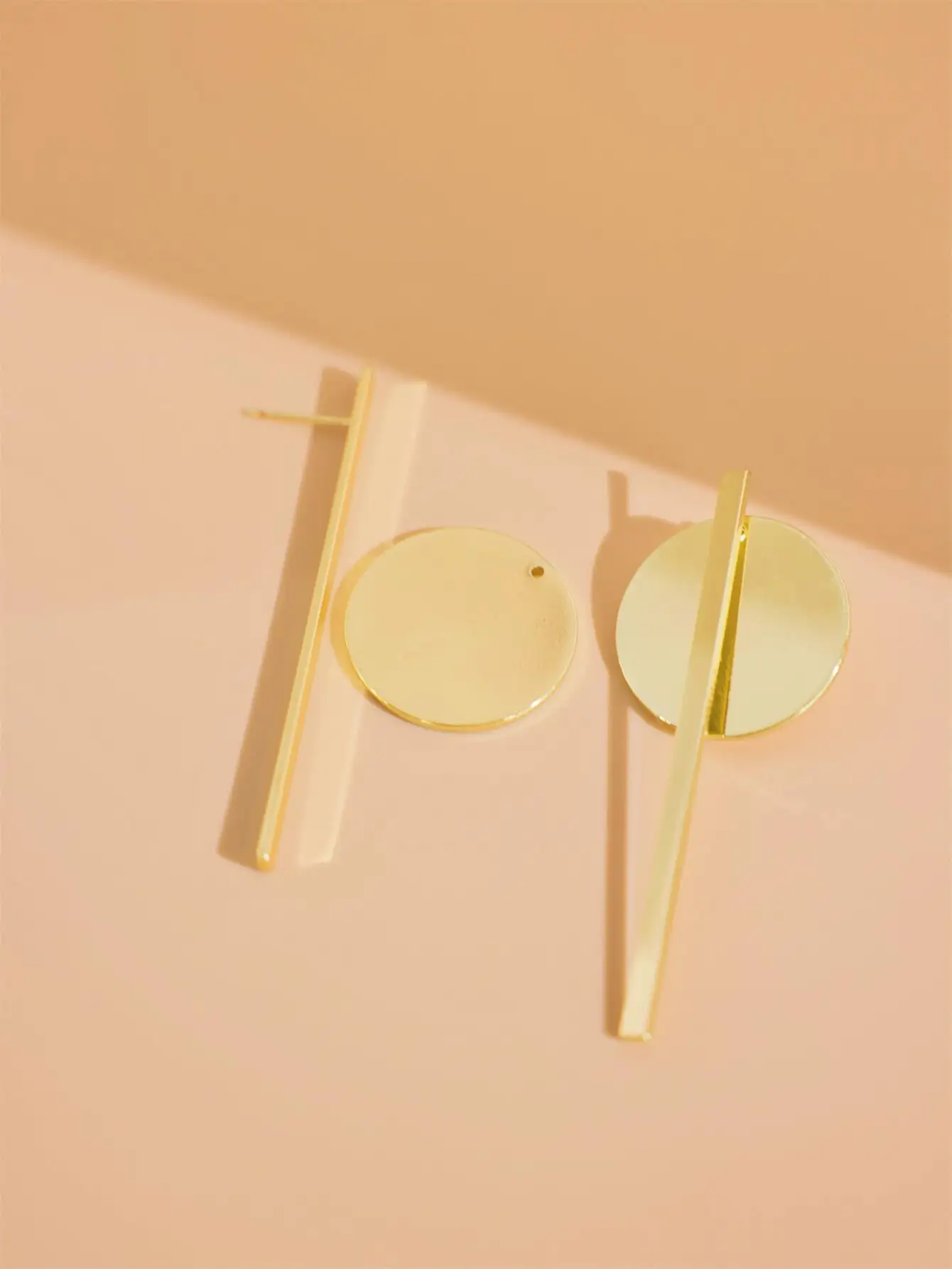 2-piece set of personalized European and American round strips, paired with earrings for women, versatile earrings