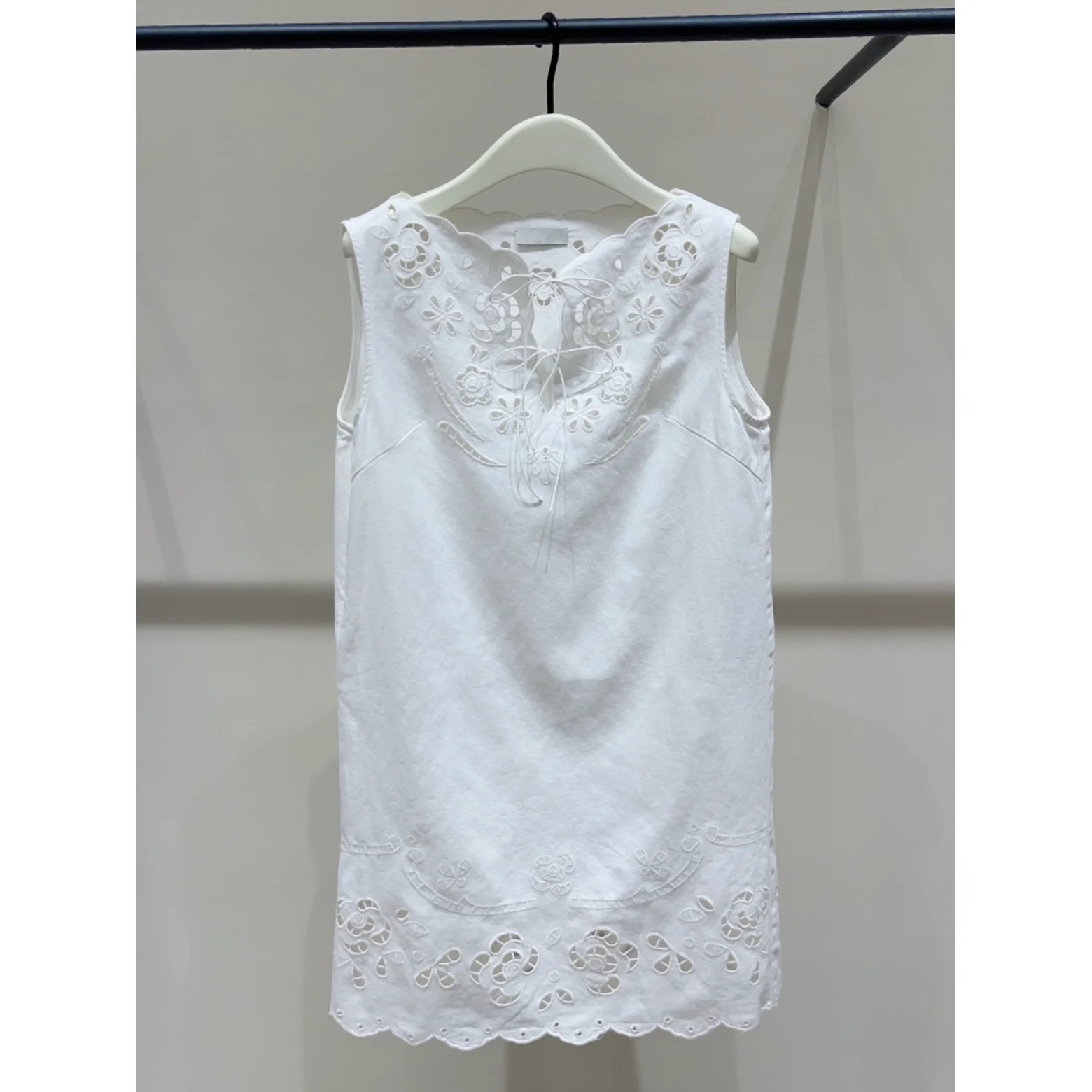 

Sweet Embroidered White Cotton Lin Dress Hollow out Flower Design Sleeveless Women's Summer City Commute Straight Skirt Dress