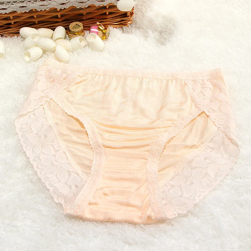 Birdtree 2pcs/lot Women Panties 100% Mulberry Silk Lining Piping Sexy Middle Rise Lace Briefs Health New Everyday Wear U34619M