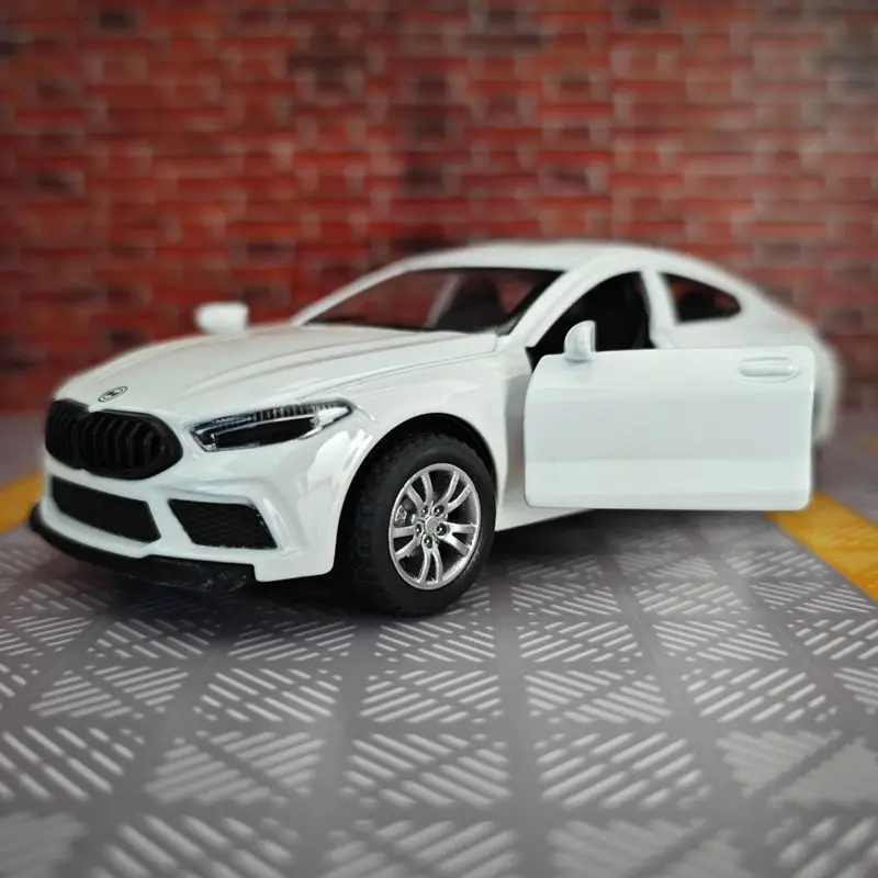 1:32 M8 Supercar Veículos de liga de metal modelo de carro de brinquedo Coleção de som e luz Brinquedo infantil com detalhes ricos, acabamento fino