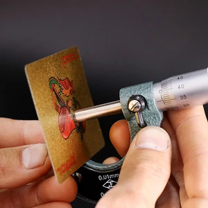 Schwarz -Gold -Poker -Spielkarte Set, wasserdicht, magische Dmagic -Verpackung, Brettspielgeschenksammlung 6 Hauptverkaufsabdeckung Rey Mago - №1