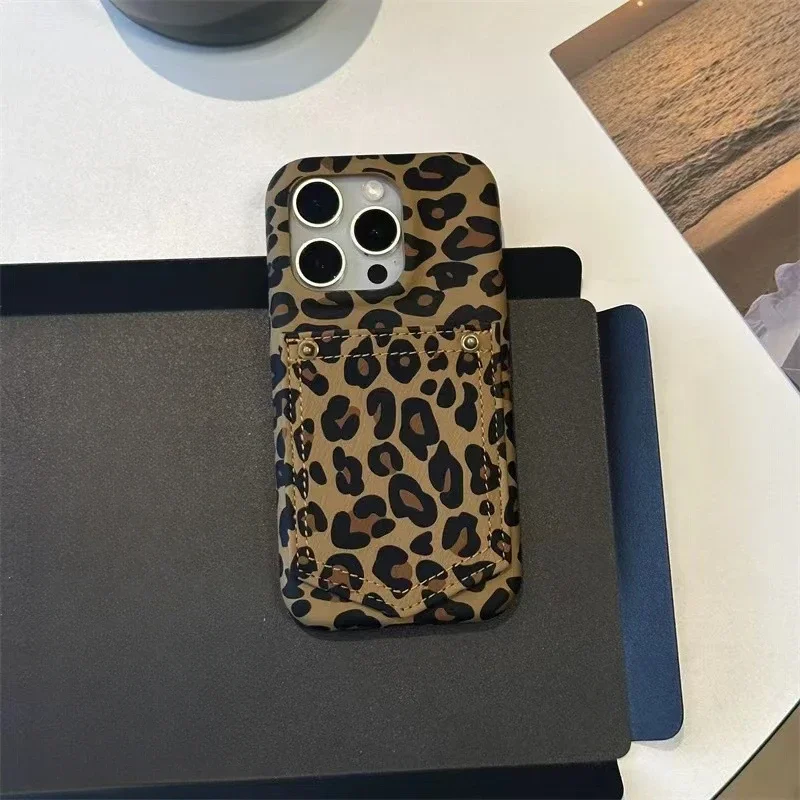 Nuova custodia per telefono in pelle adatta per iPhone 16Promax Leopard Print 15pro Card Pack 14 All Inclusive 13 Custodia protettiva a tutto tondo