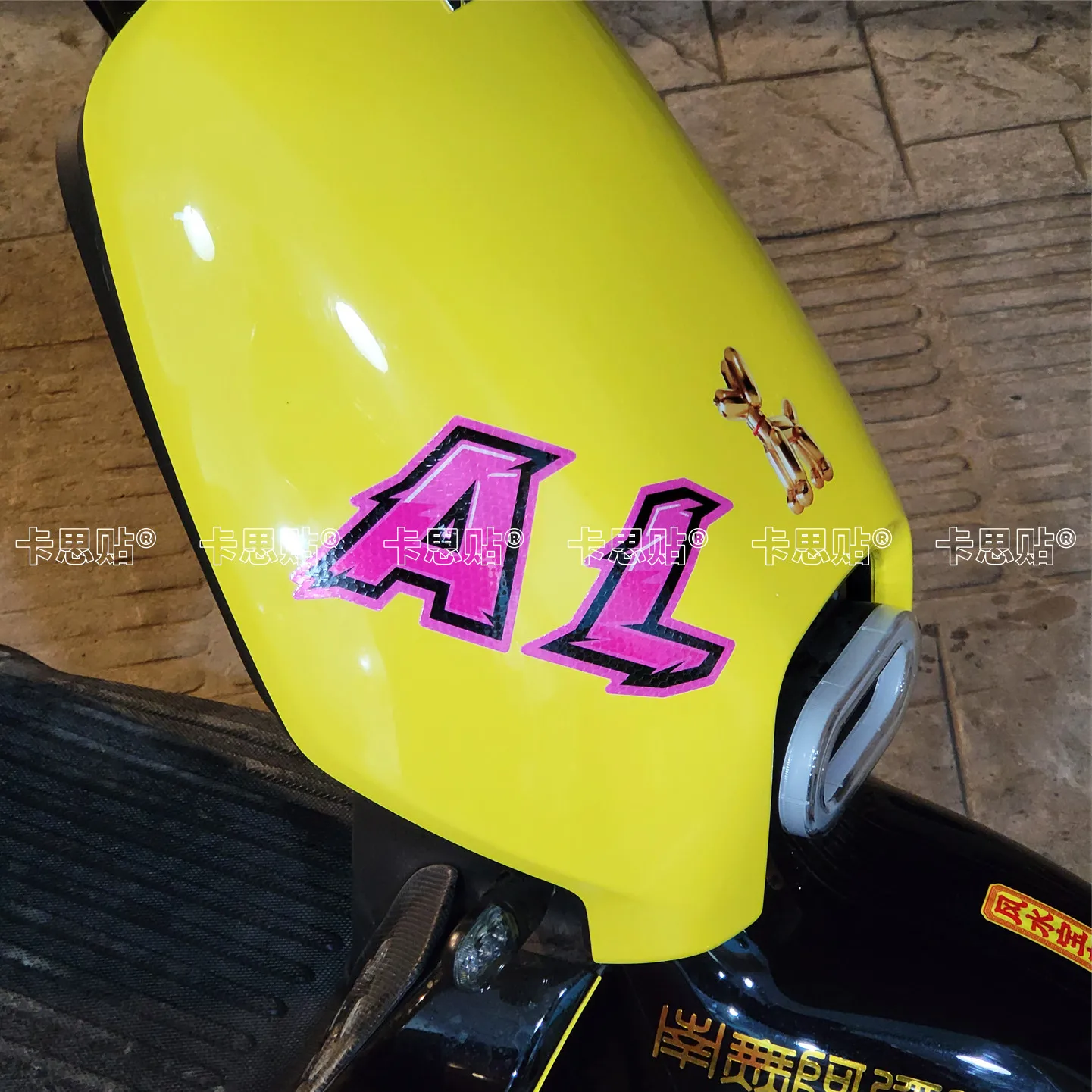 Pink Gradient A-Z Letter Reflective Racing Sticker Waterproof Honeycomb Vinyl Decal for Car Motorcycle Helmet Decor