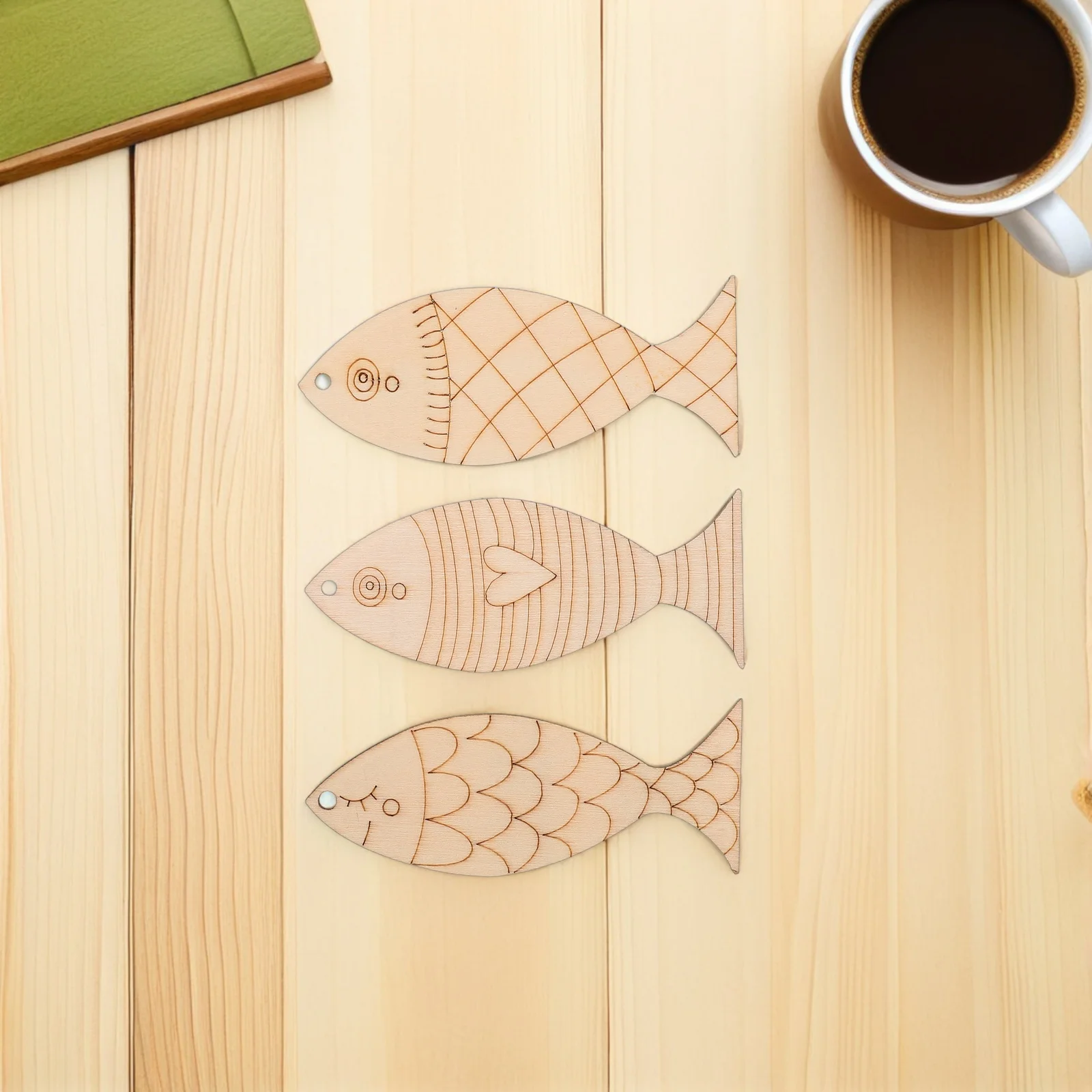 

200pcs Wooden Fish Shaped Hanging Decoration Craft Wall Mediterranean Coastal Themed Rustic Nautical Fish Wall Hanging