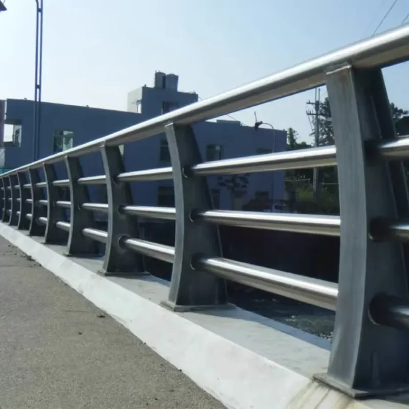Customizable Hot-Dip Galvanized Steel Aluminium Guardrail for Highway Bridges River Landscapes
