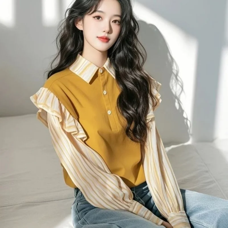 Gelb gestreiftes, kontrastfarbenes Spleißhemd für Damen im Frühjahr 2025, neues, gerüschtes, schickes, vielseitiges Oberteil im westlichen Stil