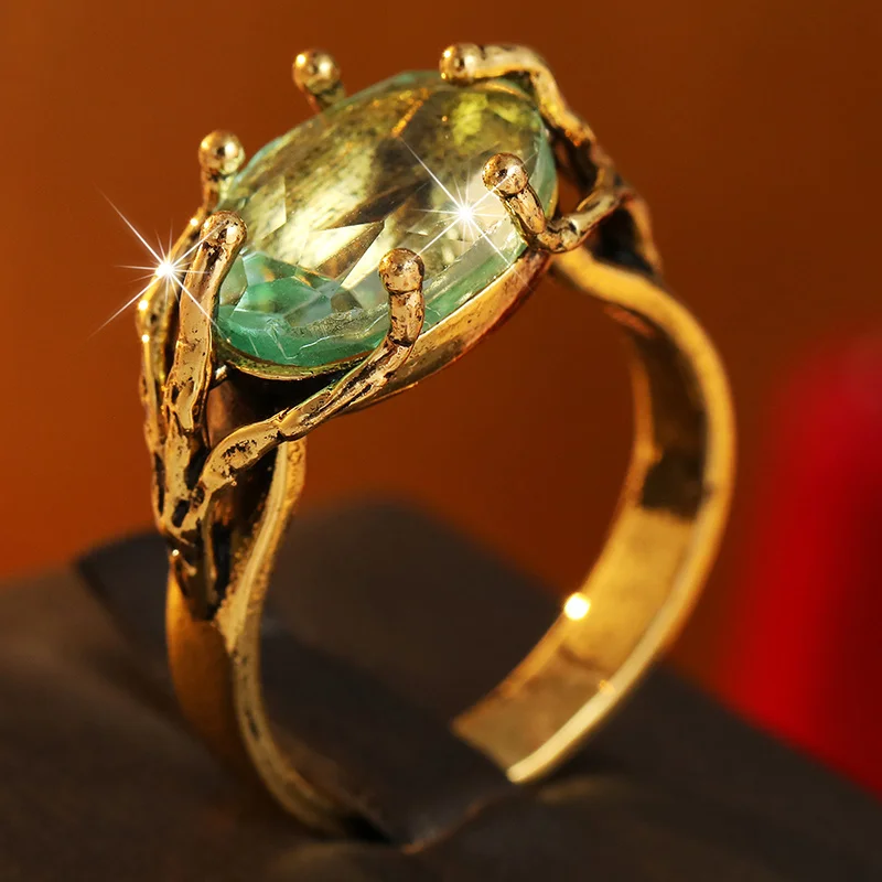 Damen Vintage Ring mit Baumzweig-Design, eingelegtem ovalem grünem synthetischem Zirkon, Vintage-Textur, Schmuck im Wald-Atemton.
