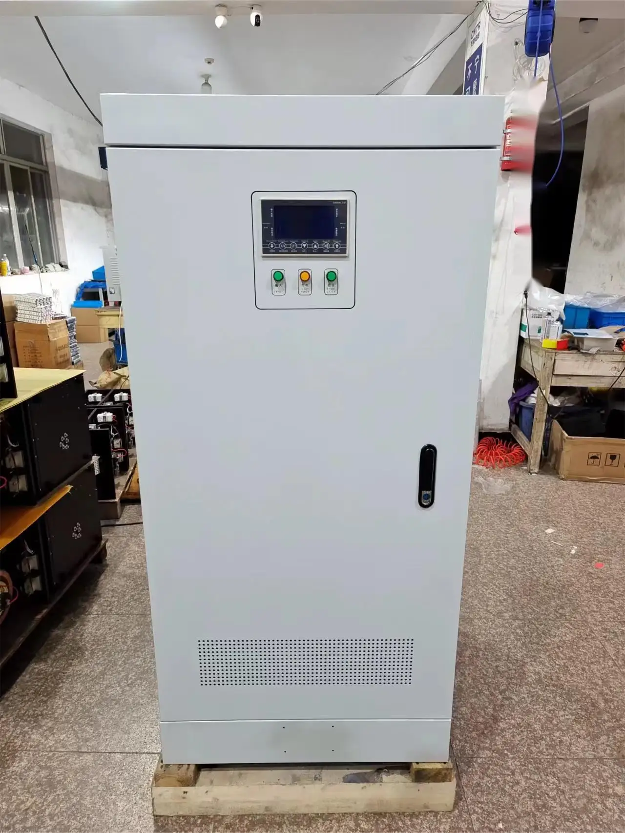 SBW سلسلة سيرفو مثبت الجهد المنظم 200kva 300kva 380v عالية الدقة التلقائي استقرار الجهد المنظم
