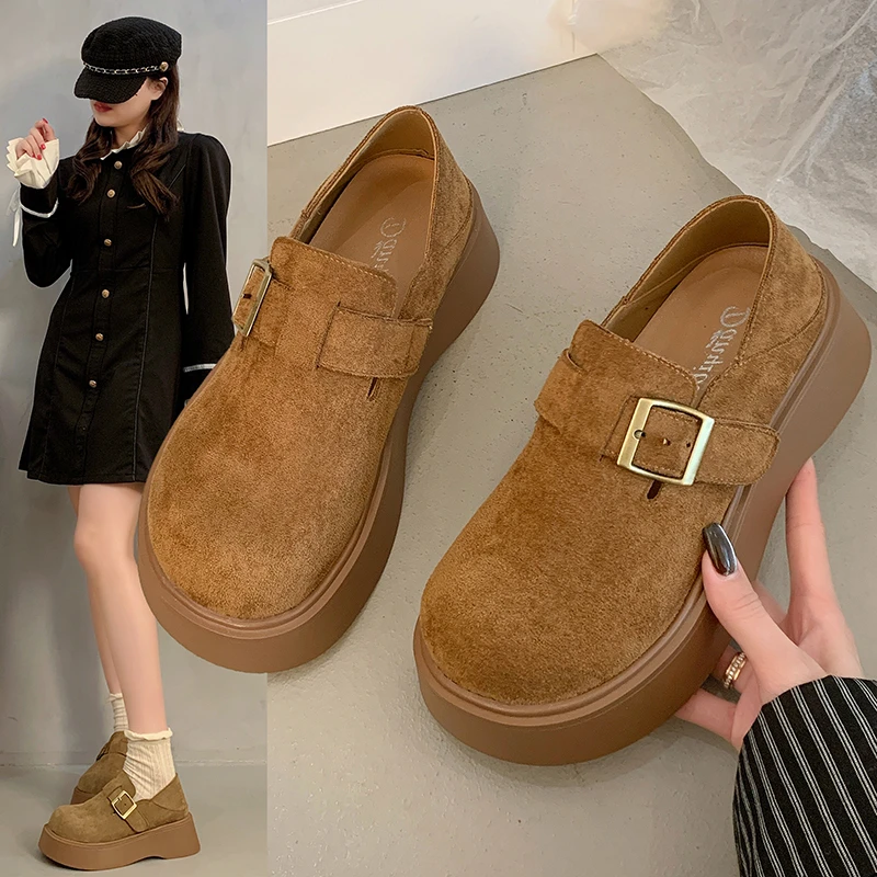 

Новинка 2023 года, весенне-осенняя женская замшевая обувь на платформе, дизайнерская женская обувь с пряжкой, трендовая прогулочная удобная повседневная обувь на плоской подошве