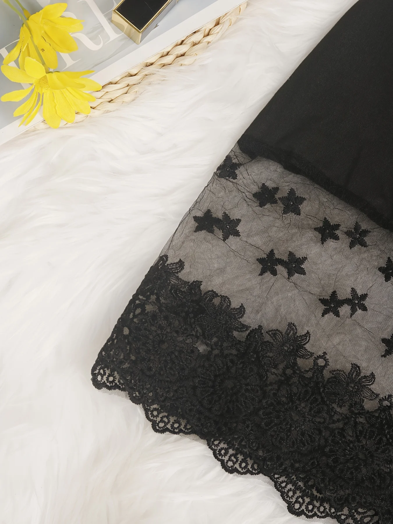Elegantes Damen-Tanktop in Übergröße mit Spitzenbesatz für stilvolle Sommeroutfits – Detail 4