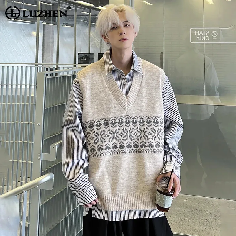 

LUZHEN New Fashion Korean Sleeveless Knitted Vest Pullover 2025 Men's High Quality Geometric Pattern Handsome Tank Tops JY6058