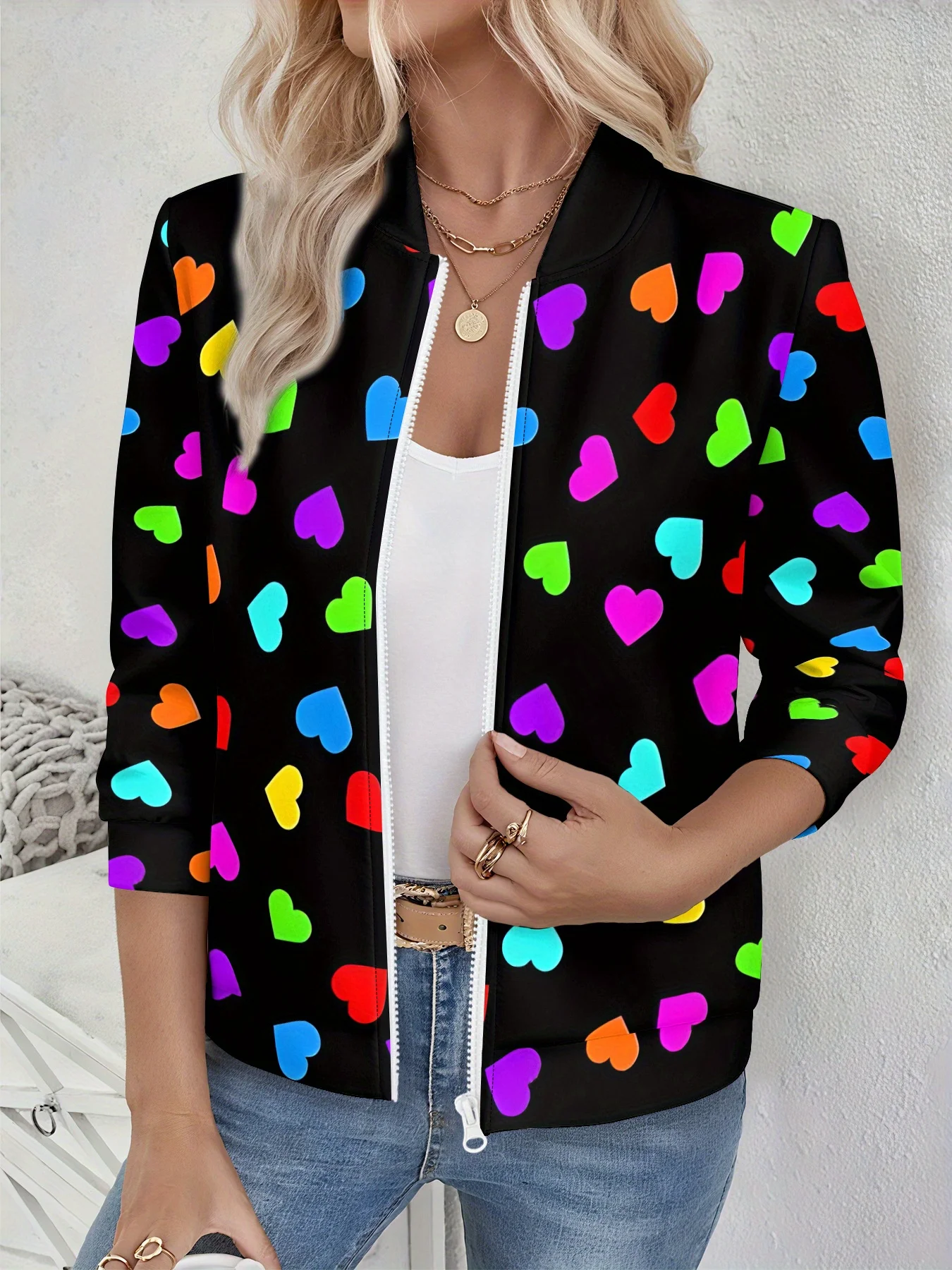 

Женская куртка с ярким принтом сердца, игривый узор, мягкая полиэфирная ткань, повседневная верхняя одежда на молнии с длинными рукавами