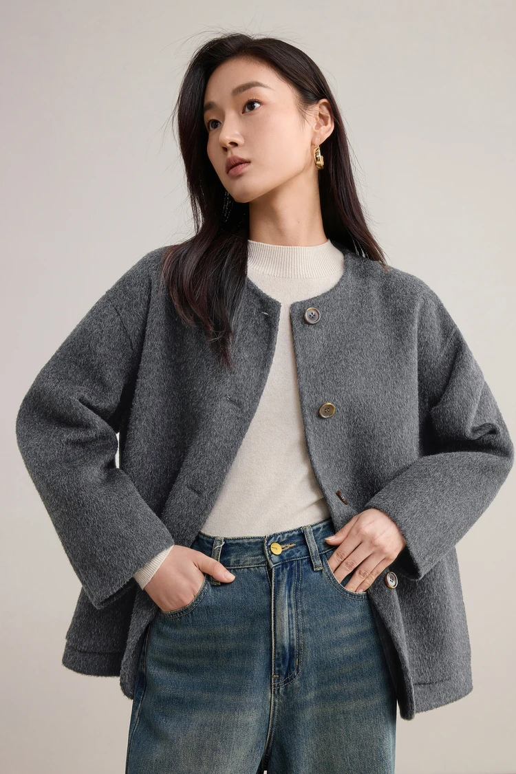 SENTUBILA Damen-Wollmäntel 2026 Winter O-Ausschnitt Langarm-Jacken Einfarbig Locker Sitzend Warme Oberbekleidung Damenbekleidung W54OG2425 – Detail 6