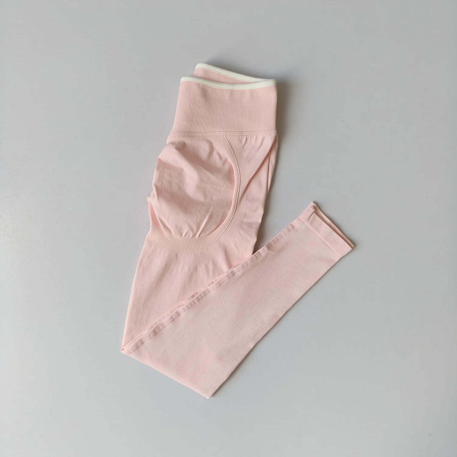 Nahtlose Yoga-Leggings für Damen mit mittlerer Bundhöhe, Push-Up-Effekt, Sport- und Fitnesshose, Laufhose, Hüftlift, hohe Elastizität, Gym-Leggings, Sportleggings – Detail 10