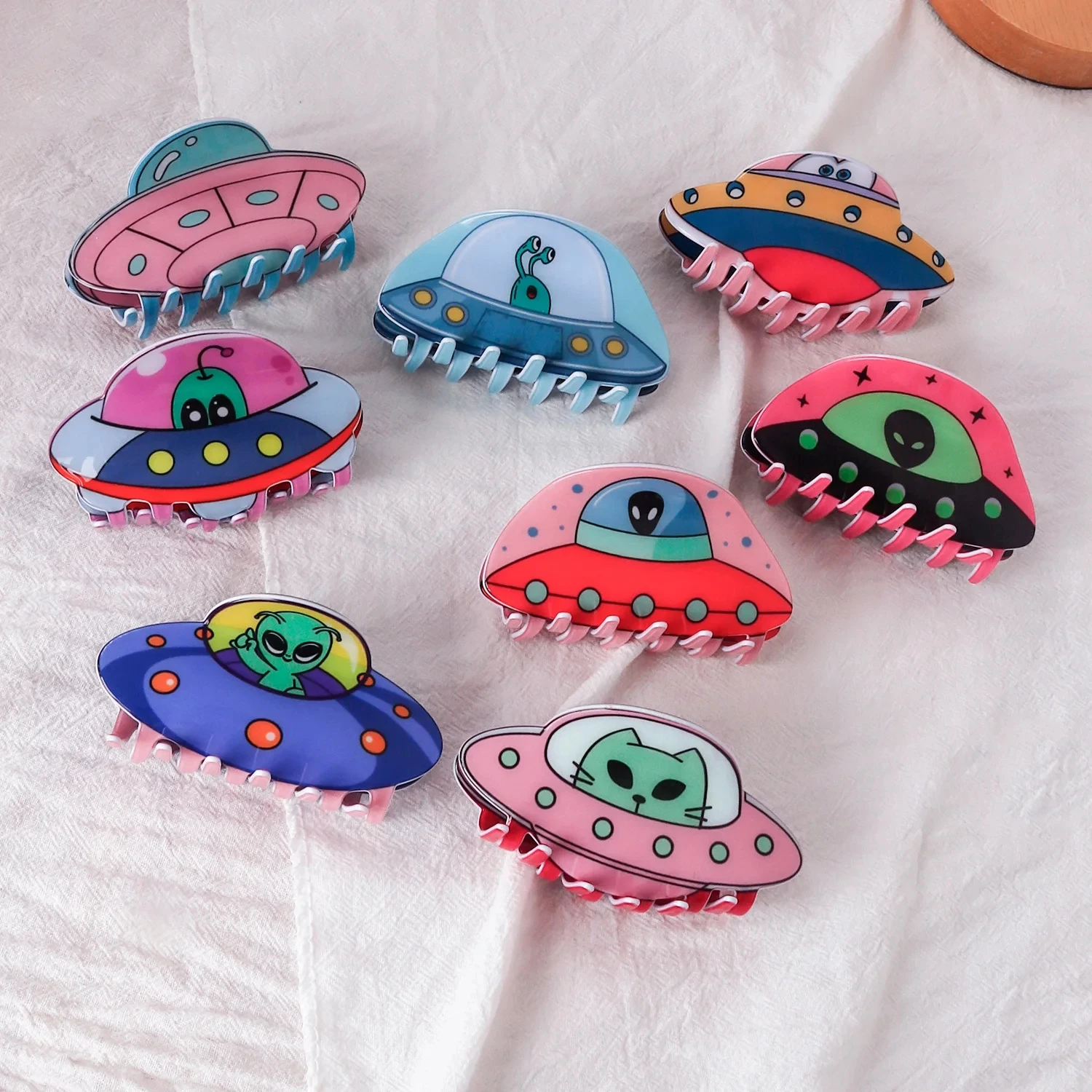 DuoShang Cartoon Colorful Spaceship Alien Print Hair Claw Light Luxury Claw Clip Crab Hair Clip for Women Girls Hair Accessories