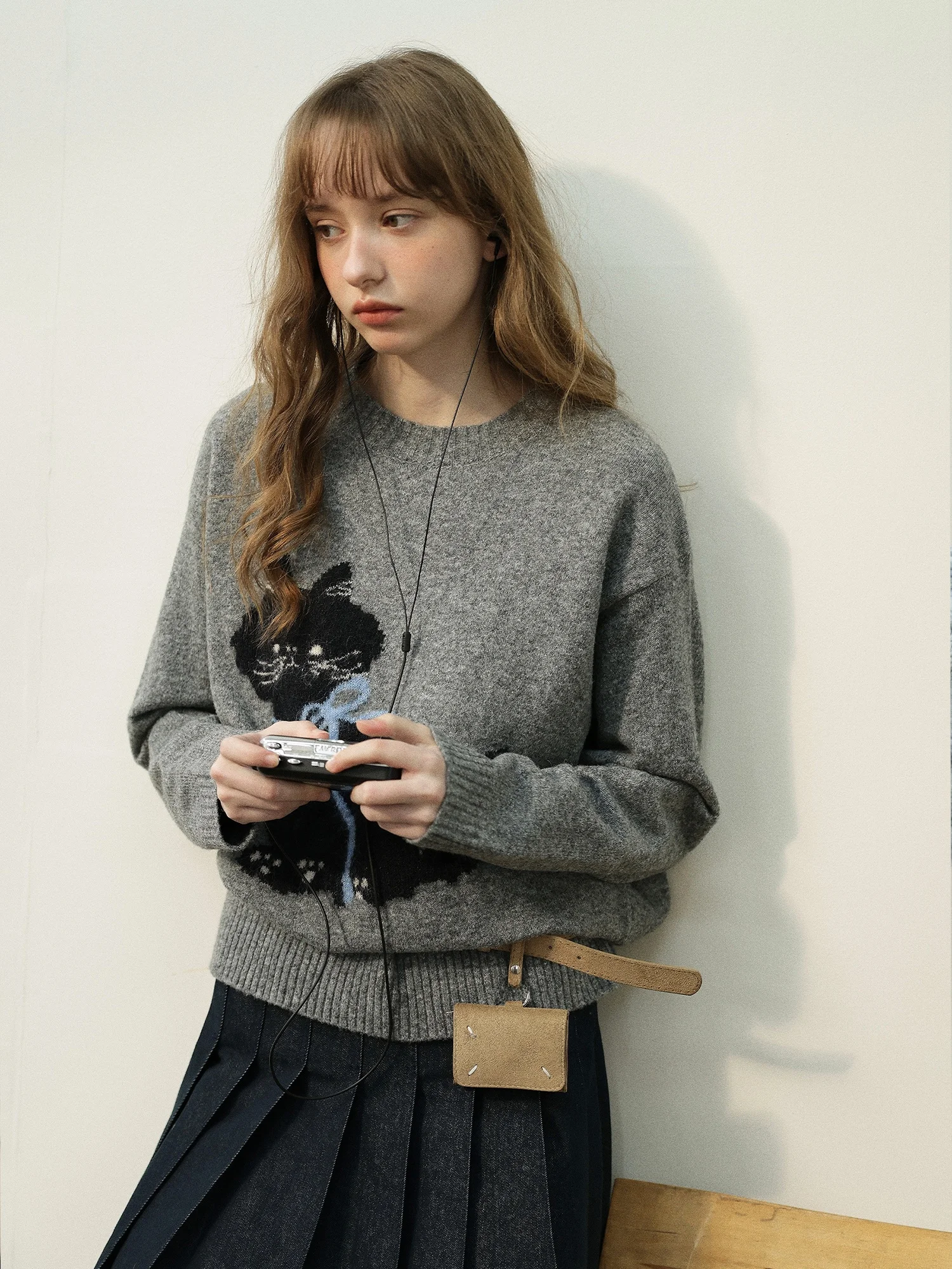 

Enroute Curious Little Long Hair Camere Special Yarn Knitted Sweater round Ne Casual Loose Fit Soft Polyester Blend