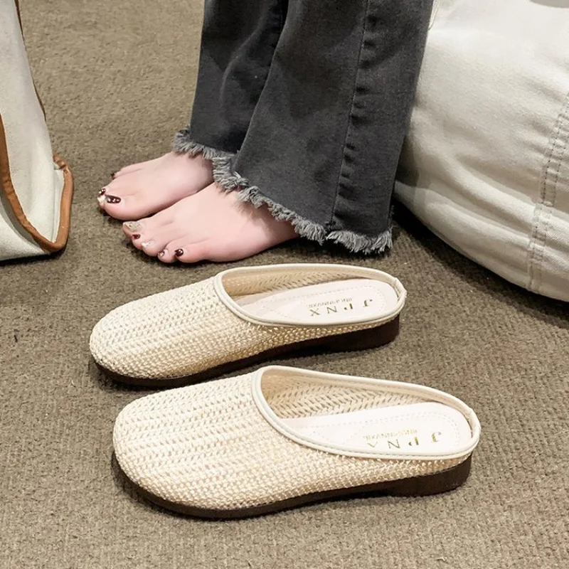 

Summer Women Slippers Simple Weave Flat Shoes Ladies Mules round Toe Half Slippers Casual Outside Slides Beach Fashion Sandals