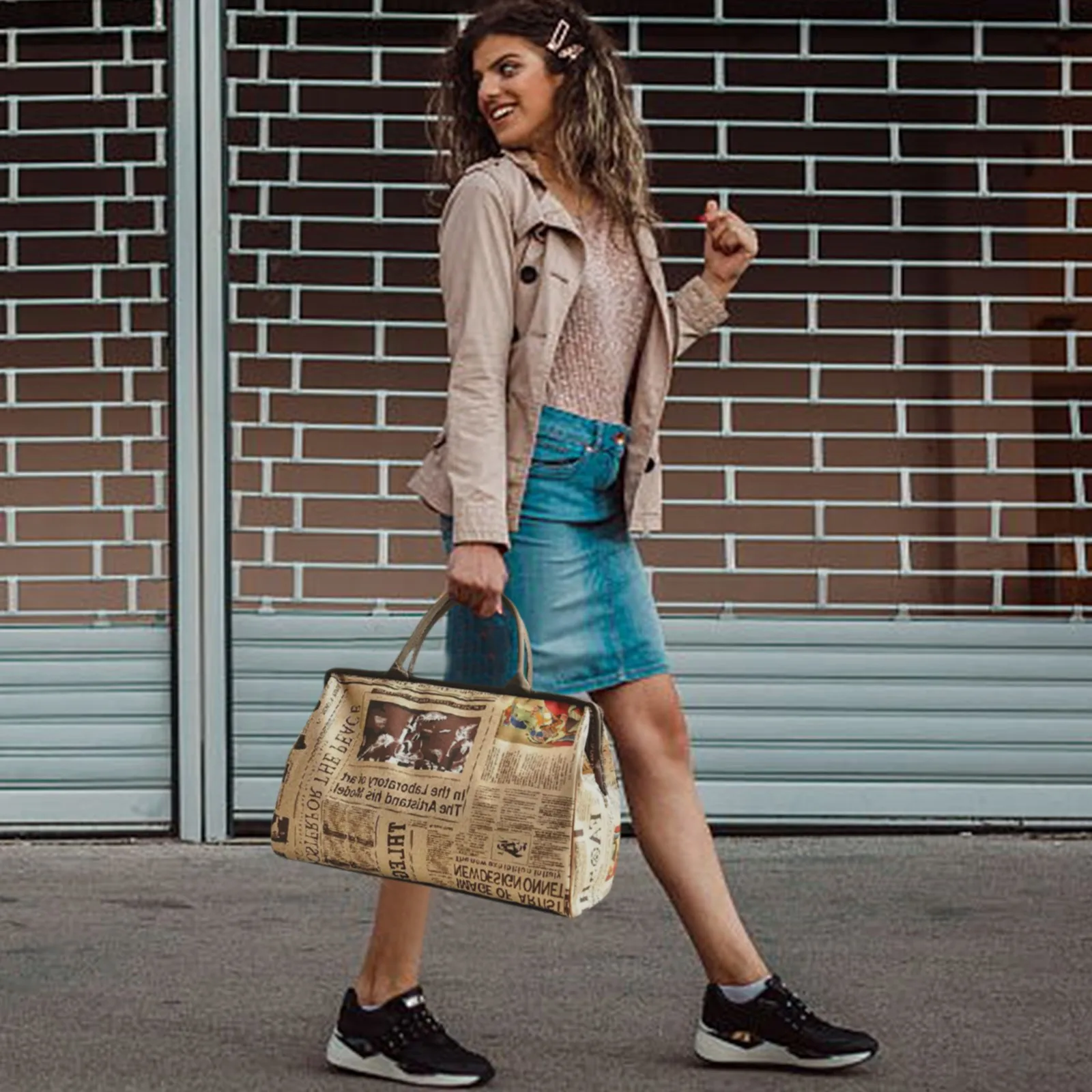 Женская сумка в стиле ретро, сумки-тоут с газетным принтом для женщин, винтажные сумки с ручкой 2025 года, водоотталкивающая дорожная сумка для багажа