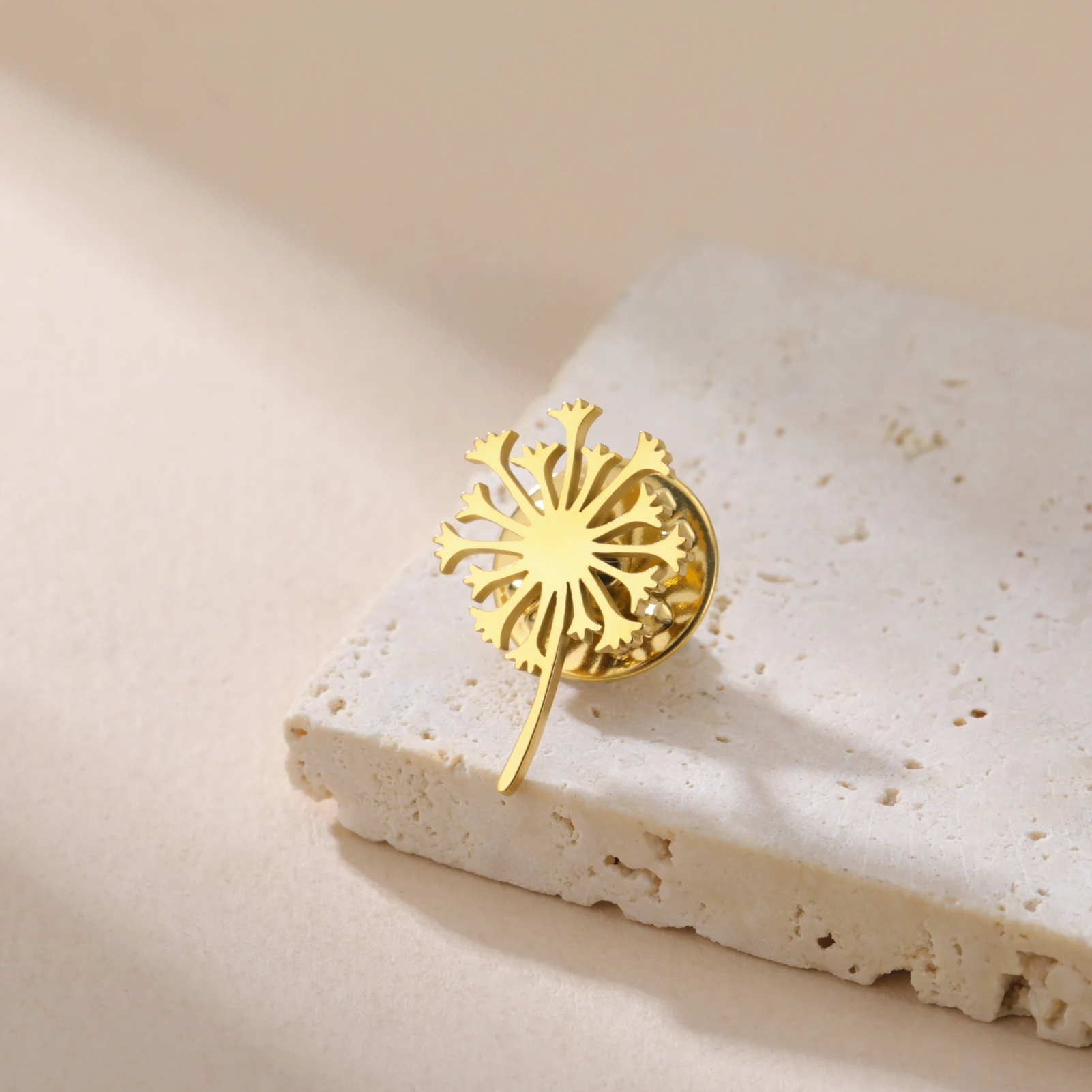 Skyrim Mode Löwenzahn Brosche für Frauen Edelstahl Gold Farbe Anzug Abzeichen Pin Blume Zubehör Großhandel – Detail 9