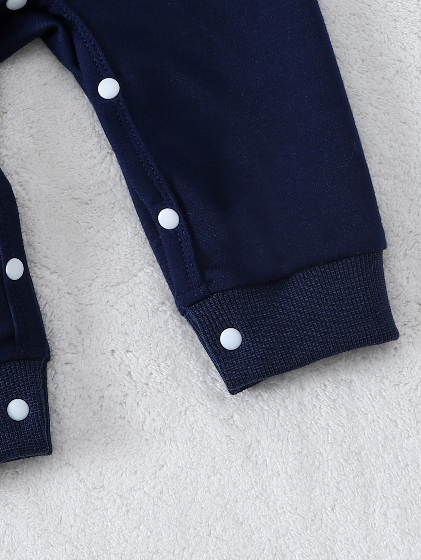 1-teiliger Baby-Panda-Print-Strampler, Langarm-Jumpsuit mit Druckknöpfen im Schritt, Weich gestricktes Unisex-Baby-Outfit, Niedliche Freizeitkleidung für den täglichen Gebrauch zu Hause. – Detail 5