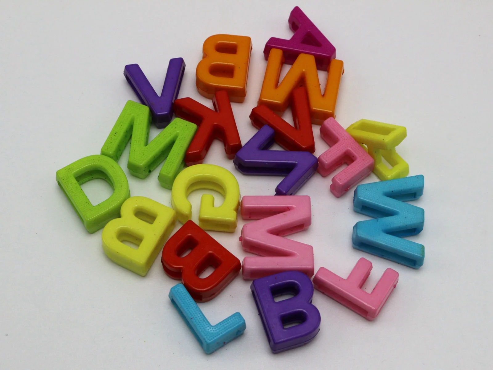 50 Mixed Bright Color Acrylic Alphabet Letter Slide Charm Fit 12mm Wristbands