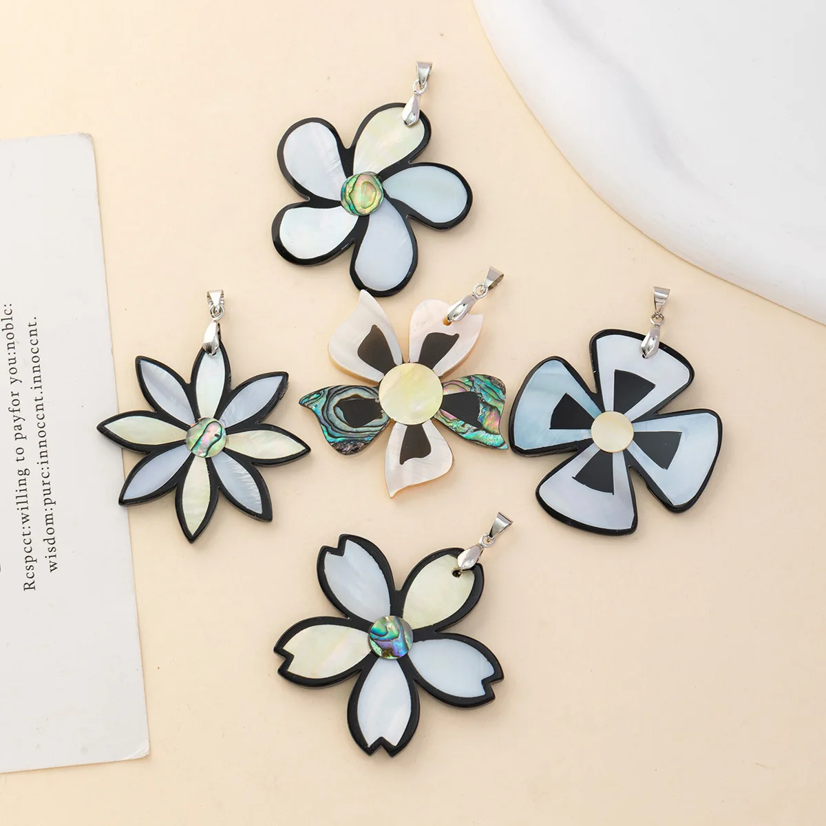 New model diy Jewelry accessories Black Shell Abalone shell Shell color-blocked floral pattern
