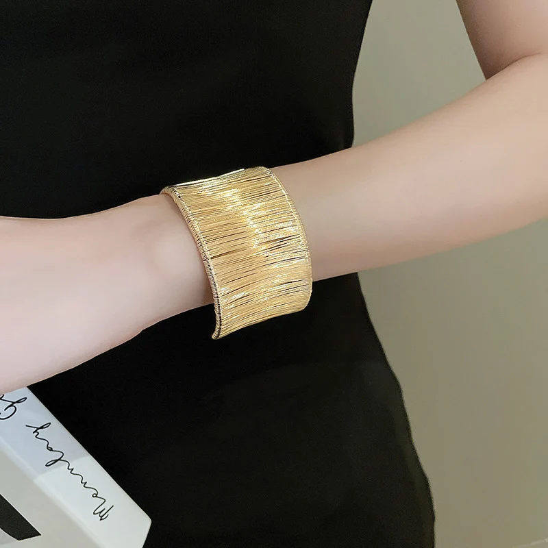 

Simple Geometry Exaggerated Bracelet Hollow Out Weave Metal Wire Wide Cuff Bangle Open Adjustable Hand Jewelry Accessory Gift