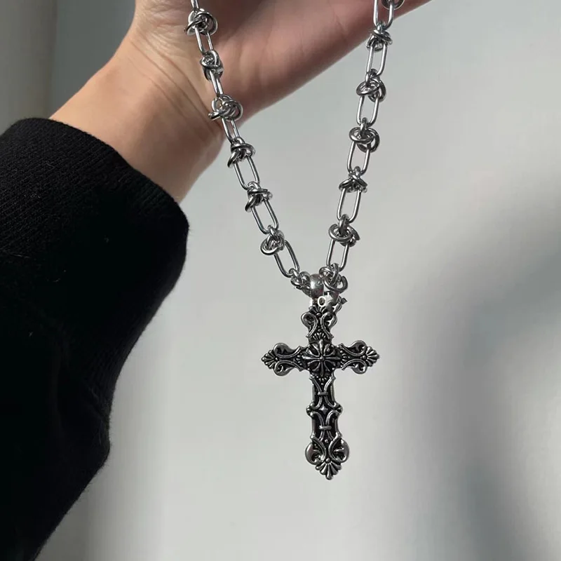خمر الشرير نمط Y2k الرجال والنساء الملتوية الصليب قلادة قلادة القوطية غير النظامية نمط شخصية الاتجاه مجوهرات