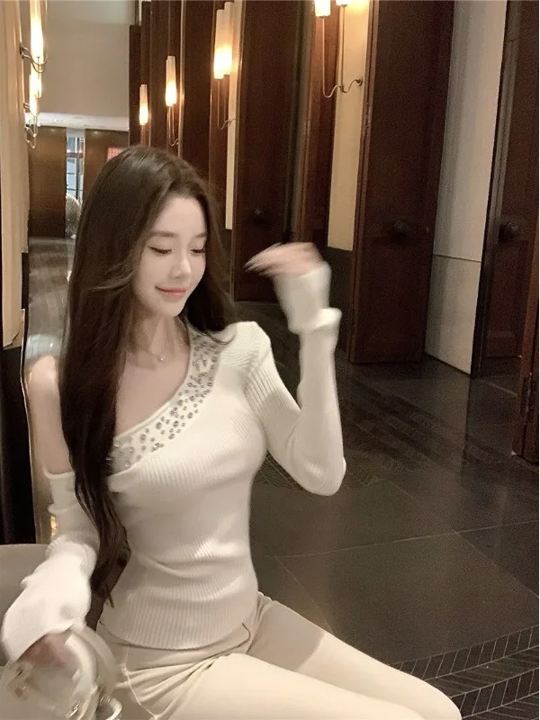 White Asymmetrical Neck Single Shoulder Diamond Embellished Long Sleeve Knitted Top Women's Autumn Slim Fit Short Base Shirt
