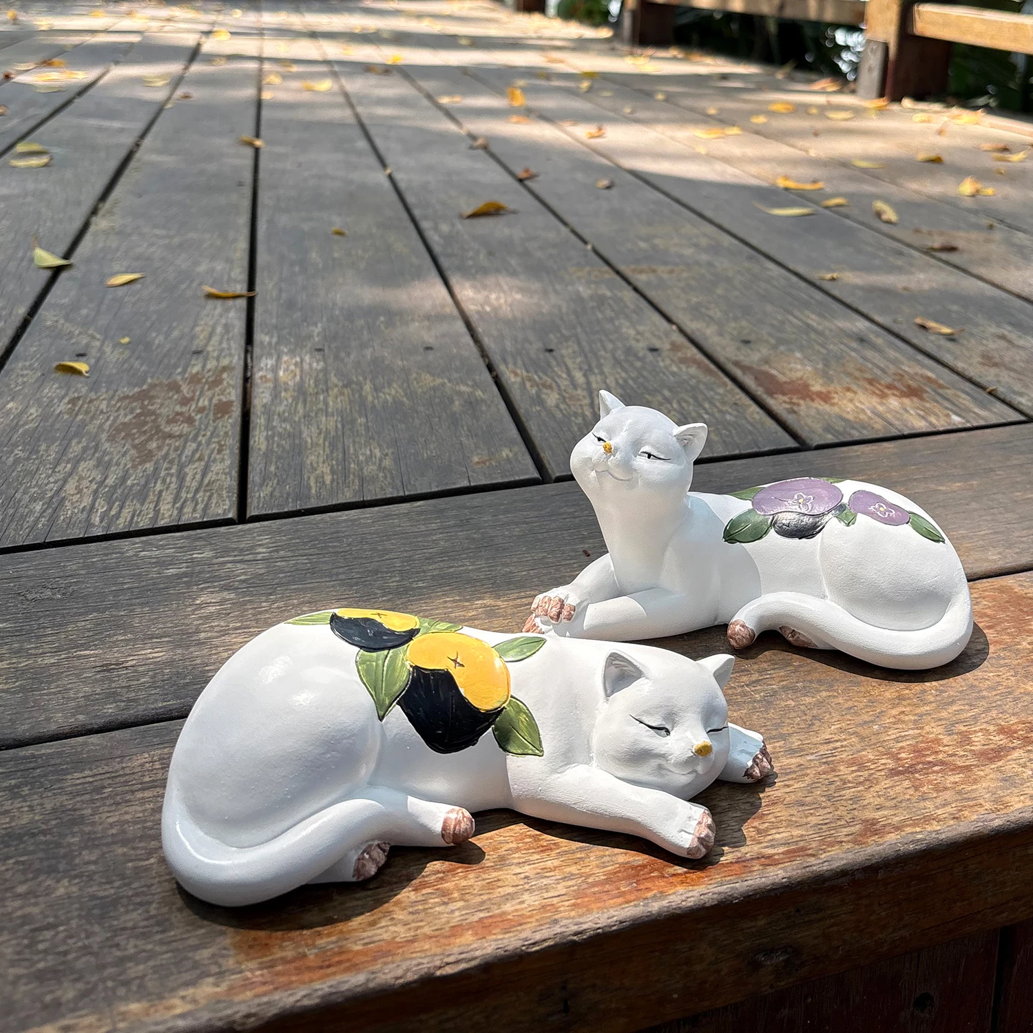2Pcs Cute White Cat Garden Statue Resin Floral Cat Figurine Outdoor Yard Lawn Decor Ornament Waterproof Home Patio Decoration - view 4