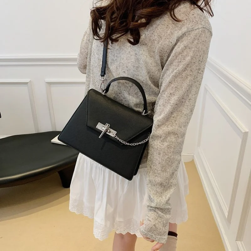 

Luxury Women's Shoulder Bag Made Of Trusty Leather Boasting Famous Designer Inspired And Paris Vintage Look ​